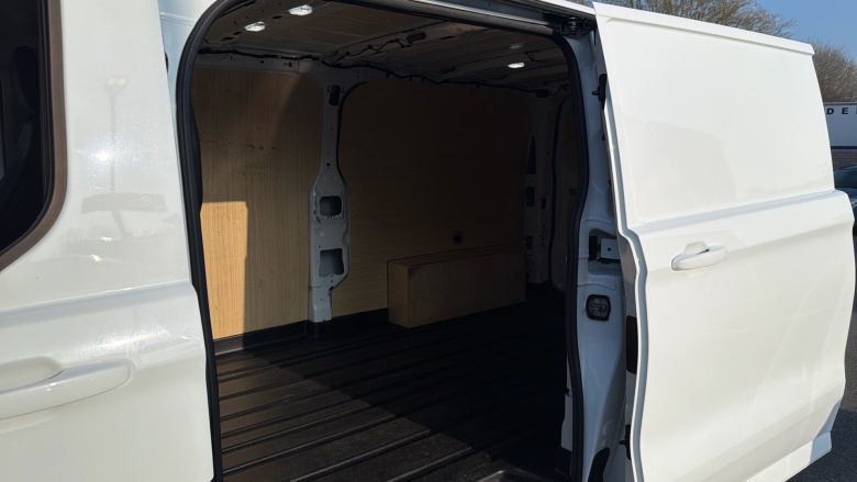 Ford Transit Custom 320 L2 Diesel Fwd 2.0 EcoBlue 136ps H1 Van Limited